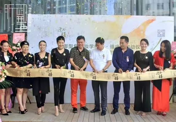 型色美学 | 家庭与事业的平衡,全职妈妈该如何突出重围?