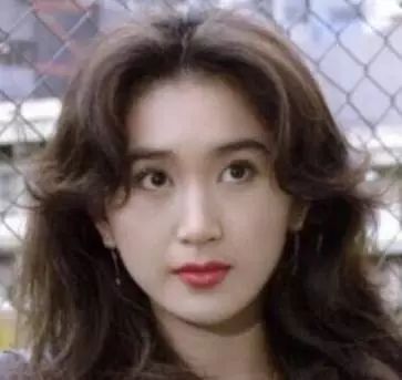半永久港风 |年轻时洪欣颜值不输李嘉欣?深扒港剧霸屏时代的复古妆容